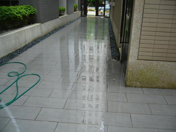 防滑工程~品精诚如意社区~花岗石防滑施工.走道磁砖.